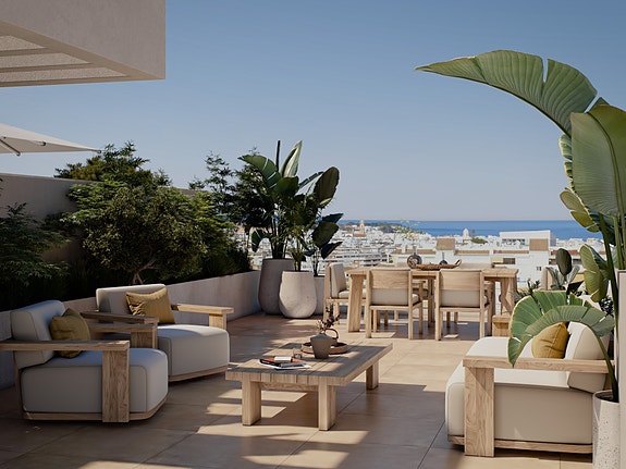 Penthouse med attraktiv beliggenhet | 3 soverom og 2 bad | Terrasse og takterrasse | Fellesområde med saltvannsbasseng