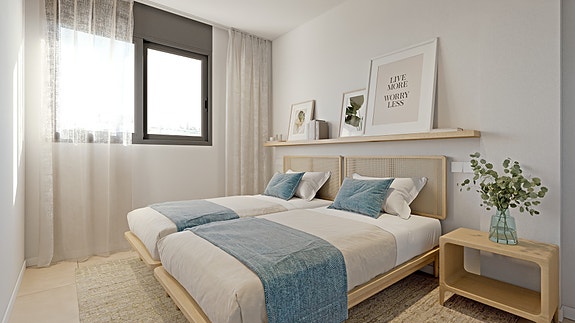 Penthouse med attraktiv beliggenhet | 3 soverom og 2 bad | Terrasse og takterrasse | Fellesområde med saltvannsbasseng