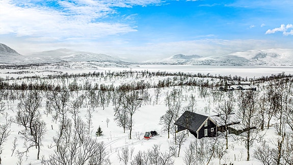Aktiv Eiendomsmegling v/Iselin Nilsen har gleden av å presentere Mogressfjellet 67 - En koselig fjellhytte som er på utkikk etter nye eiere!
