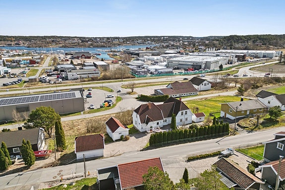 Velkommen til Aaserudveien 11 av Henrik Almås v/ DNB Eiendom!