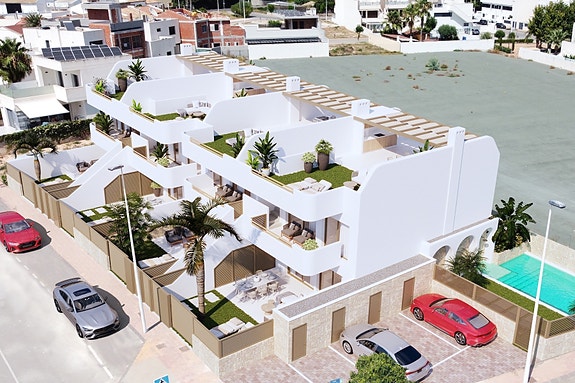 Hjørne-penthouse med takterrasse på 92 m2 | Nær strand og koselig båthavn | 3 soverom og 2 bad