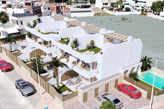 Nyhet | Penthouse-leilighet med takterrasse på 90 m2 | Nær strand og koselig båthavn | 3 soverom og 2 bad