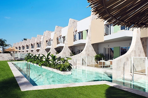 Toppleilighet med takterrasse på 68m2 - Flott fellesområde med basseng - Parkering