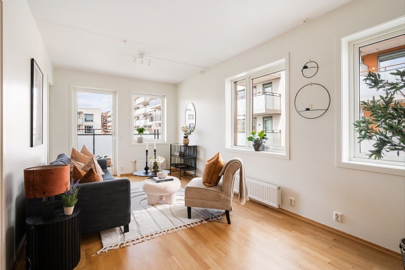 Velkommen til Lørenvangen 40! Presentert av Halvor L. Heikkilä ved Krogsveen Majorstuen og Oslo Vest