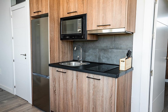 Unik penthouse i Nueva Andalucía - delt opp i 7 studioer med turistlisens og solid leieinntekt