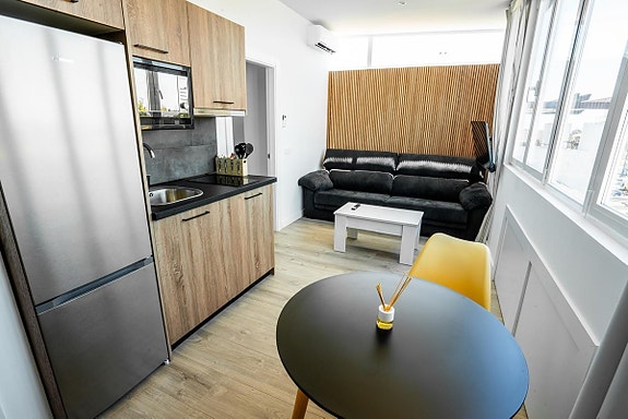 Unik penthouse i Nueva Andalucía - delt opp i 7 studioer med turistlisens og solid leieinntekt