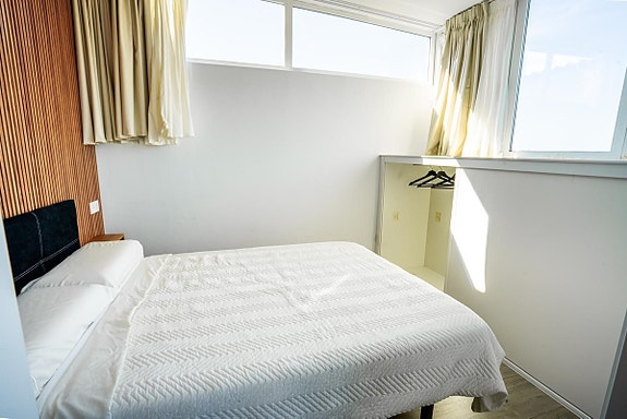 Unik penthouse i Nueva Andalucía - delt opp i 7 studioer med turistlisens og solid leieinntekt