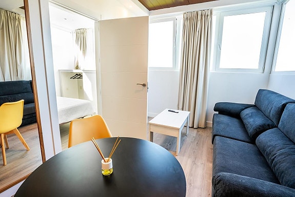 Unik penthouse i Nueva Andalucía - delt opp i 7 studioer med turistlisens og solid leieinntekt