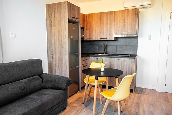 Unik penthouse i Nueva Andalucía - delt opp i 7 studioer med turistlisens og solid leieinntekt