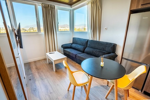 Unik penthouse i Nueva Andalucía - delt opp i 7 studioer med turistlisens og solid leieinntekt