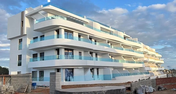 Luksuriøs leilighet nær havet | 4 soverom, 3 bad og stor terrasse | Bare 400 m fra stranden