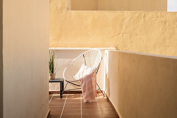 Strandnær penthouse med 3 soverom - To solrike terrasser og sjøutsikt | Perfekt som feriebolig og utleieobjekt