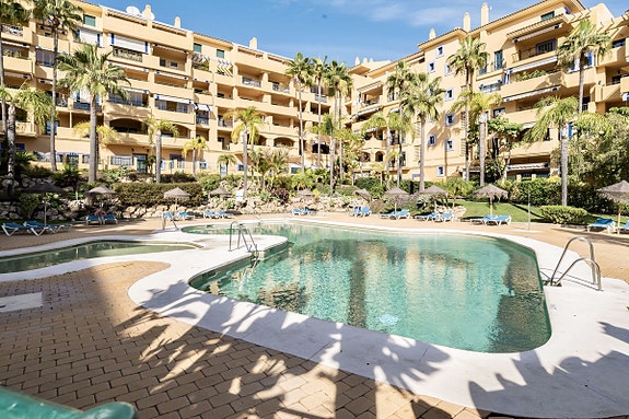 Strandnær penthouse med 3 soverom - To solrike terrasser og sjøutsikt | Perfekt som feriebolig og utleieobjekt