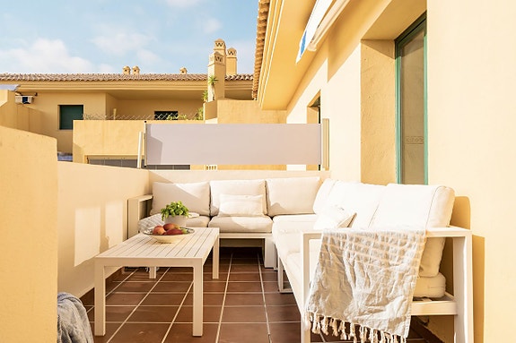 Strandnær penthouse med 3 soverom - To solrike terrasser og sjøutsikt | Perfekt som feriebolig og utleieobjekt