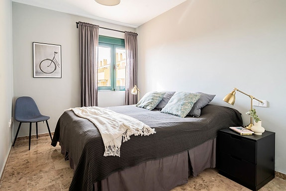 Strandnær penthouse med 3 soverom - To solrike terrasser og sjøutsikt | Perfekt som feriebolig og utleieobjekt