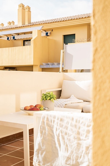 Strandnær penthouse med 3 soverom - To solrike terrasser og sjøutsikt | Perfekt som feriebolig og utleieobjekt