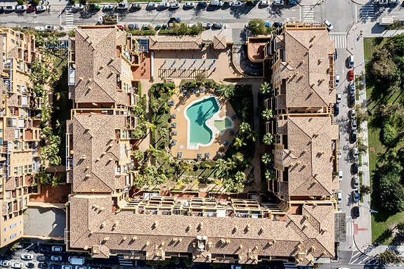 Strandnær penthouse med 3 soverom - To solrike terrasser og sjøutsikt | Perfekt som feriebolig og utleieobjekt