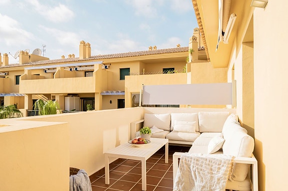 Strandnær penthouse med 3 soverom - To solrike terrasser og sjøutsikt | Perfekt som feriebolig og utleieobjekt