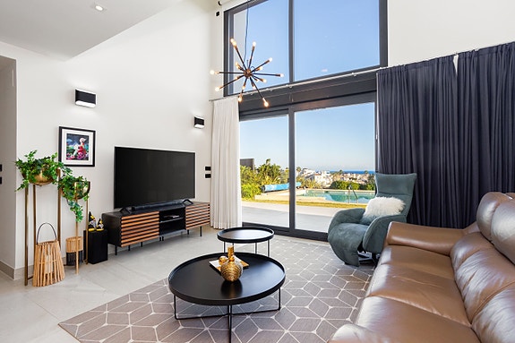 Sjelden mulighet! Luksuriøs villa med 5 soverom - Høy standard, privat basseng og flott beliggenhet