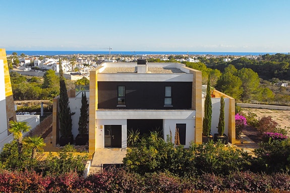 Sjelden mulighet! Luksuriøs villa med 5 soverom - Høy standard, privat basseng og flott beliggenhet