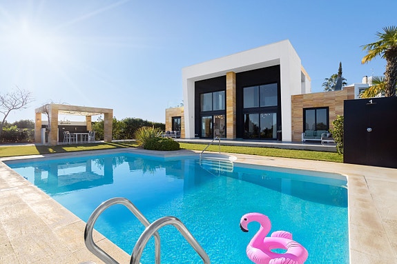 Sjelden mulighet! Luksuriøs villa med 5 soverom - Høy standard, privat basseng og flott beliggenhet