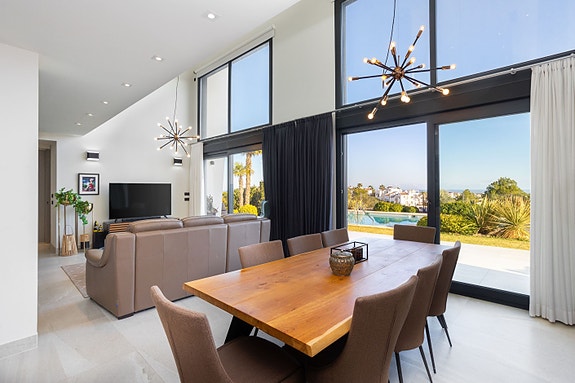 Sjelden mulighet! Luksuriøs villa med 5 soverom - Høy standard, privat basseng og flott beliggenhet