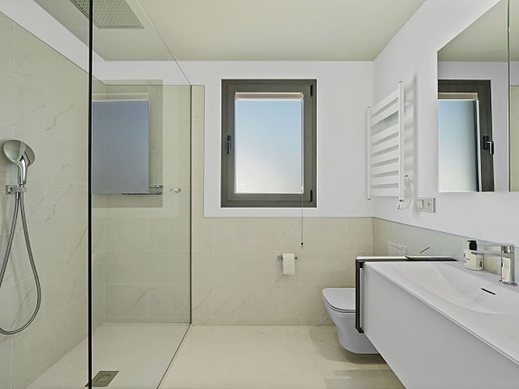 Eksklusiv penthouse med 3 soverom - Stor takterrasse, panoramautsikt og luksuriøst interiør