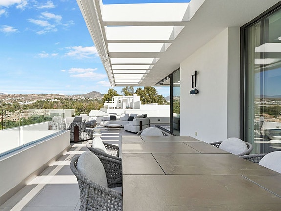 Eksklusiv penthouse med 3 soverom - Stor takterrasse, panoramautsikt og luksuriøst interiør