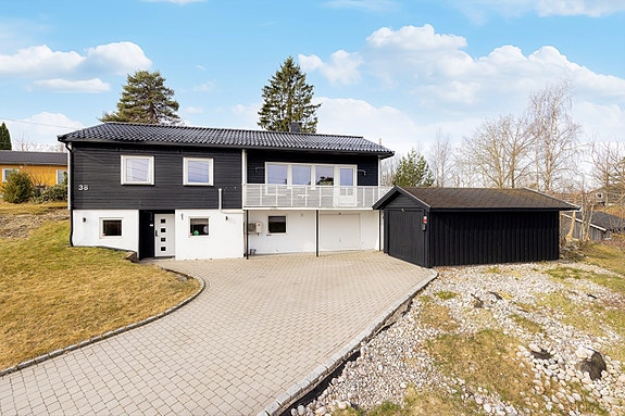EiendomsMegler1 v/Thor Petter Curtis Mælandsmo presenterer Knausen 38!