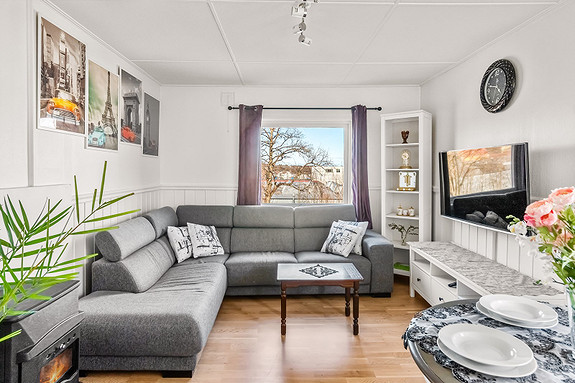 Leiligheten har en gjennomgående god standard og er godt vedlikeholdt.