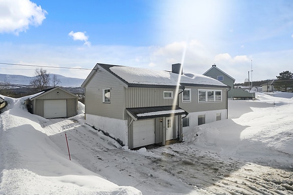 Velkommen til Elvegata 15, presentert av Nordvik Finnsnes!