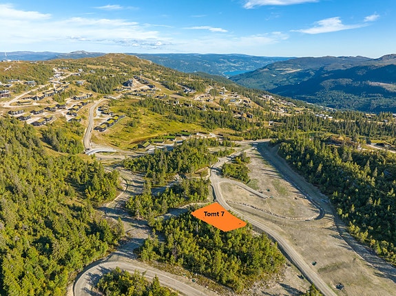 PrivatMegleren Lillehammer v/ Stig Svartor har gleden av å presentere denne fritidstomten med flott beliggenhet på Kvitfjell Vest.