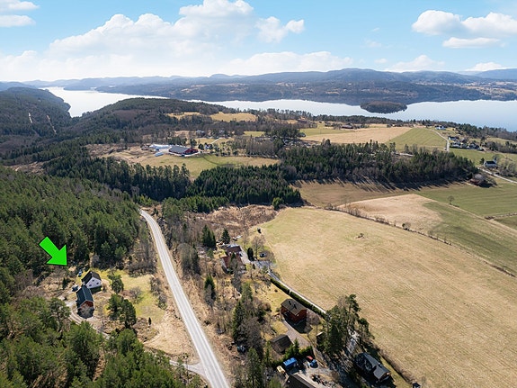 EiendomsMegler 1 v/Hanne Holmberg presenterer Valebøvegen 566!