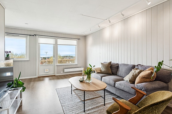 Fra stuen har man enkel adkomst fra veranda.