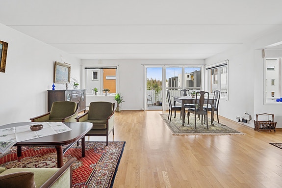 Aleen Bajwa (400 45 643) v/ Eie eiendomsmegling har gleden av å presentere Romsaas Allé 18!