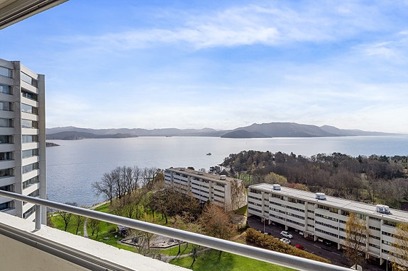 EiendomsMegler1 v/ Henrik Lauvsnes presenterer Rosenli 15