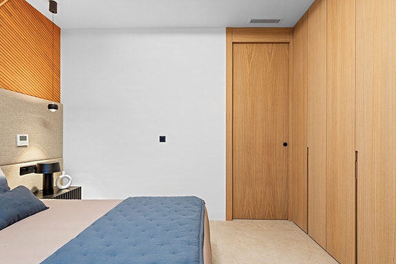 Drømmevilla klar til innflytting | Midt i smørøyet | Gangavstand til strand | 3 soverom og 4 bad |