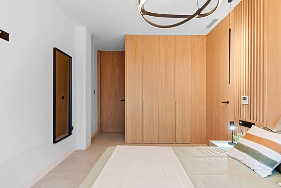 Drømmevilla klar til innflytting | Midt i smørøyet | Gangavstand til strand | 3 soverom og 4 bad |