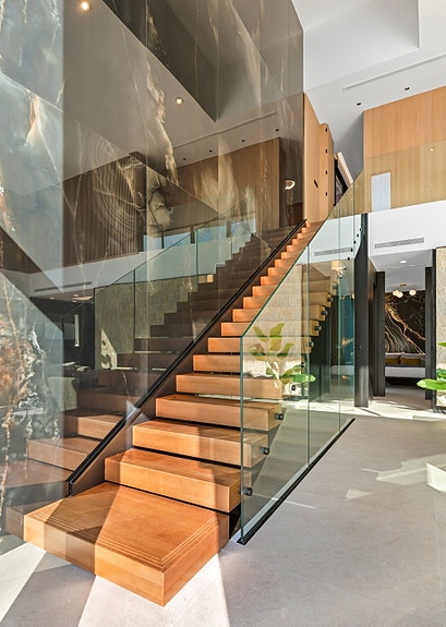 Drømmevilla klar til innflytting | Midt i smørøyet | Gangavstand til strand | 3 soverom og 4 bad |