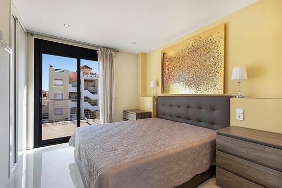 Perfekt for utleie | Moderne villa med gangavstand til strand | Privat basseng | 5 soverom og 4 bad