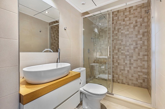 Perfekt for utleie | Moderne villa med gangavstand til strand | Privat basseng | 5 soverom og 4 bad