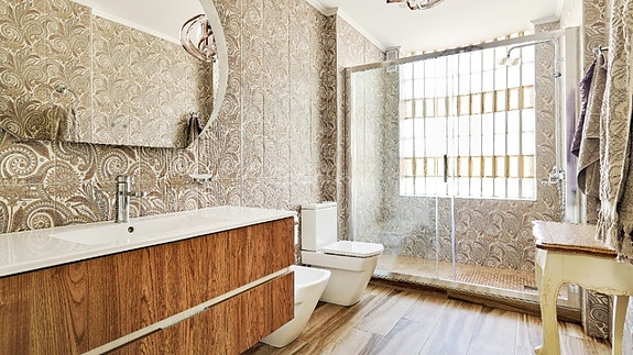 Elegant villa med attraktiv beliggenhet nær stranden | 4 soverom | Fantastisk uteområde | Stor tomt