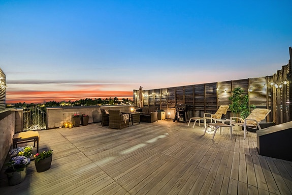 Ronny S. Strøm har gleden av å presentere Stenbråtveien 73B! Et flott og moderne rekkehus på populære Stenbråten.