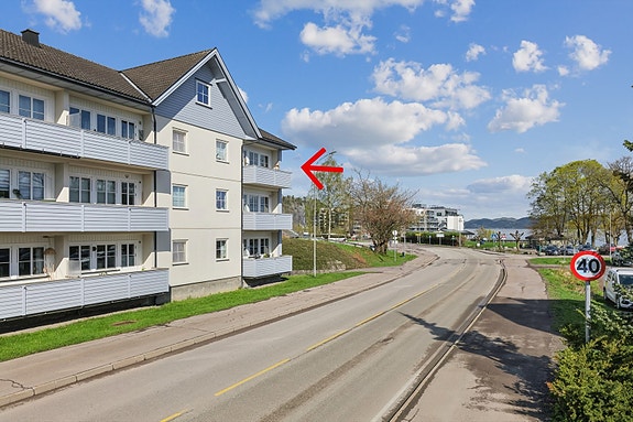 Velkommen til denne lettstelte leiligheten i Rådhusgaten 4 i Holmestrand sentrum.