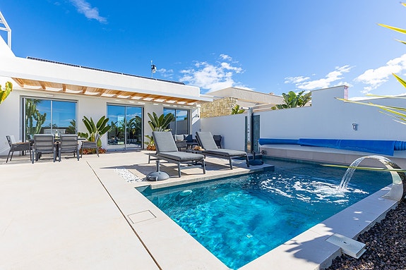 Moderne villa med middelhavspreg | Privat basseng og takterrasse | Sørvestvendt