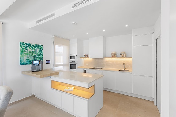 Moderne villa med middelhavspreg | Privat basseng og takterrasse | Sørvestvendt