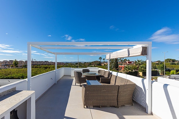 Moderne villa med middelhavspreg | Privat basseng og takterrasse | Sørvestvendt