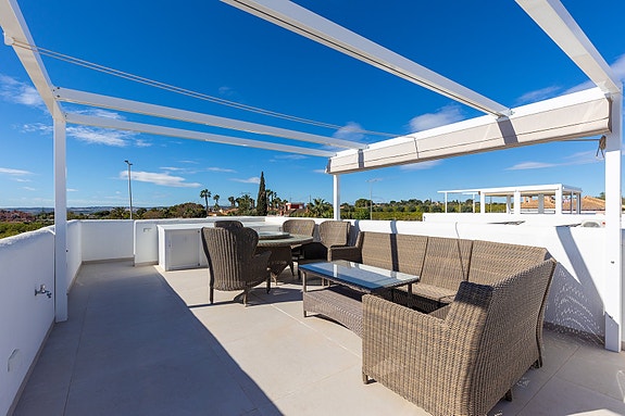 Moderne villa med middelhavspreg | Privat basseng og takterrasse | Sørvestvendt