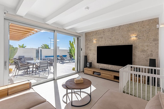 Moderne villa med middelhavspreg | Privat basseng og takterrasse | Sørvestvendt