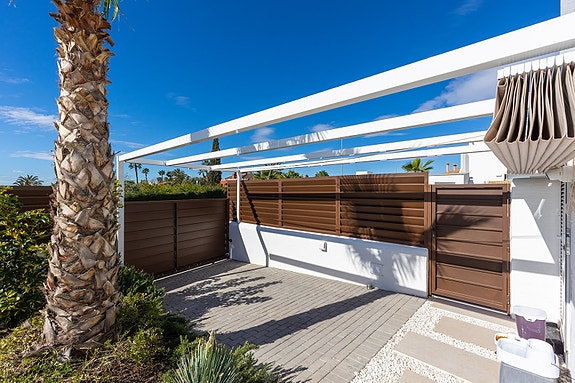 Moderne villa med middelhavspreg | Privat basseng og takterrasse | Sørvestvendt